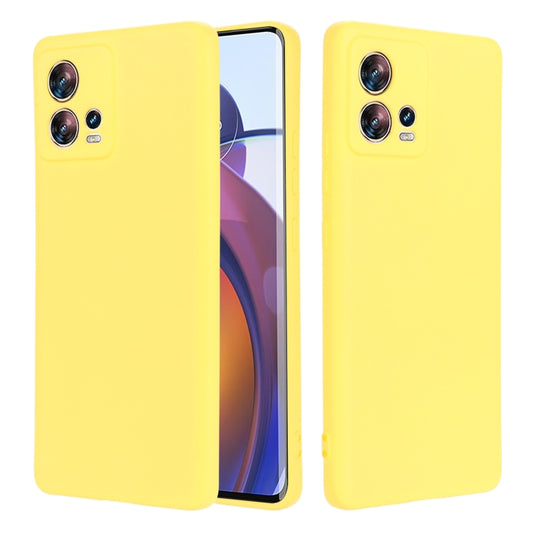 For Motorola Edge 30 Fusion / S30 Pro Pure Color Liquid Silicone Shockproof Phone Case(Yellow) by buy2fix