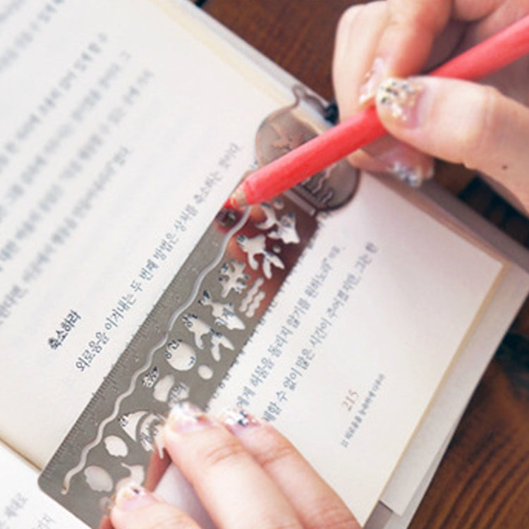 5 PCS Delicate Hollow Out Pattern Bookmark Ultra-thin Metal Bookmark Tape Ruler Fashion Bookmarks for School Office Supplies, Random Pattern Delivery by buy2fix